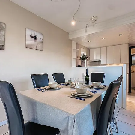 Stunning In With Kitchen Nyaraló